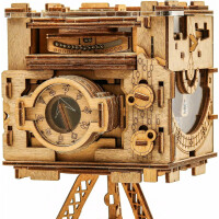 Cluebox - Escape room in a box. Sherlocks Camera